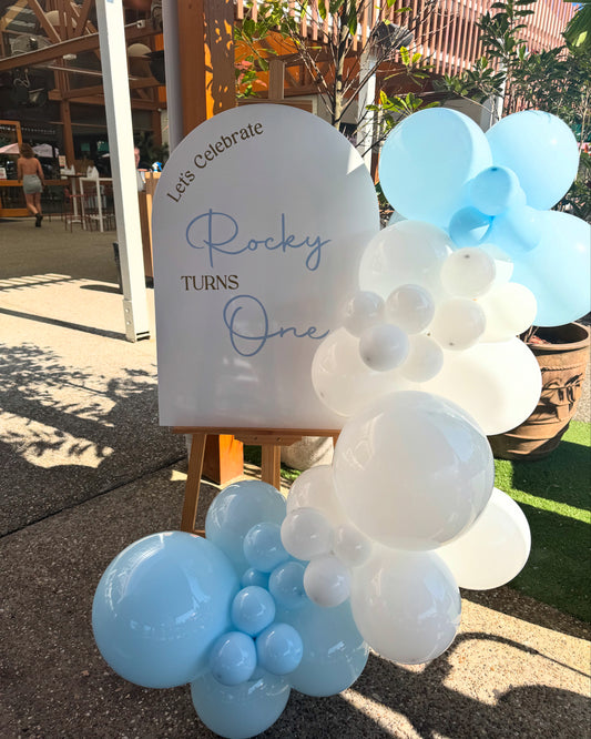 Welcome sign with balloon garland