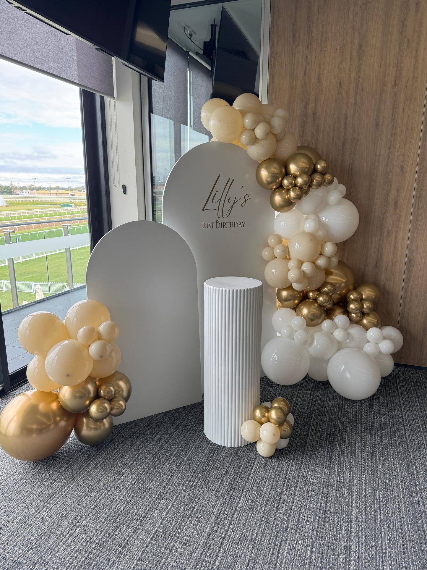 Double arch, balloon garland & plinth